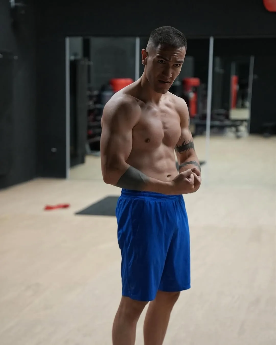 بدون فشار هیچ الماسی ساخته نمیشه💎 (photo 2 of 5)